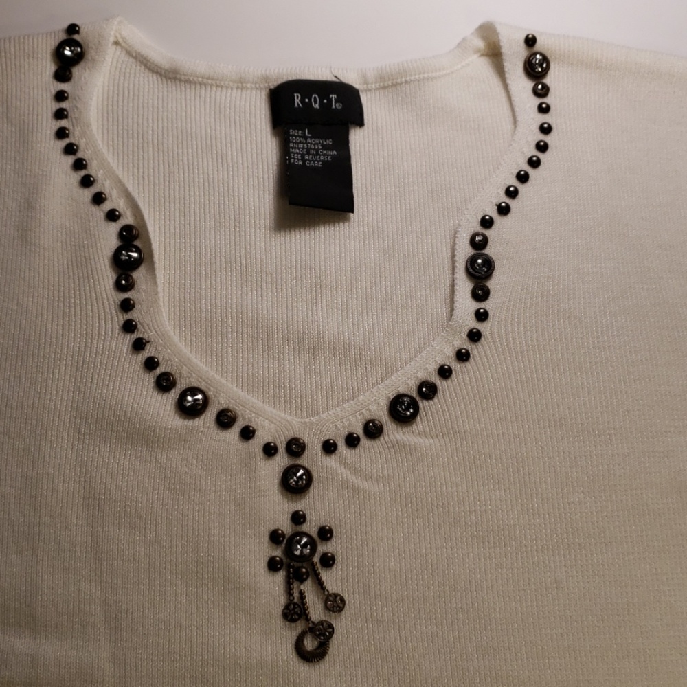 Studded white short sleeve sweater Size large. B70 - Picture 4 of 5